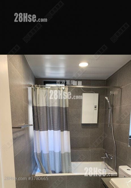 Beverly Hill Sell 4 Bedrooms , 3 Bathrooms 1,346 ft²