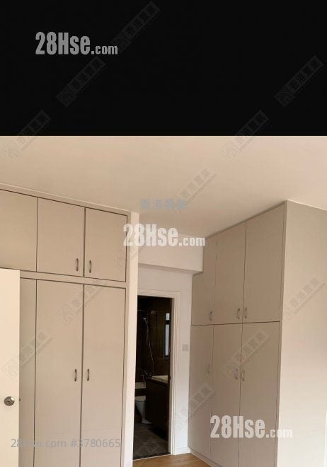 Beverly Hill Sell 4 Bedrooms , 3 Bathrooms 1,346 ft²