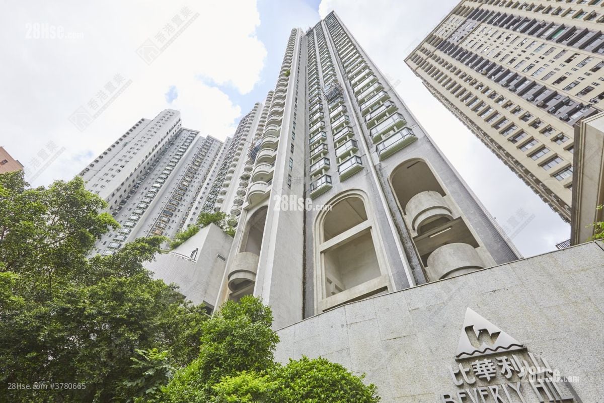 Beverly Hill Sell 4 Bedrooms , 3 Bathrooms 1,346 ft²