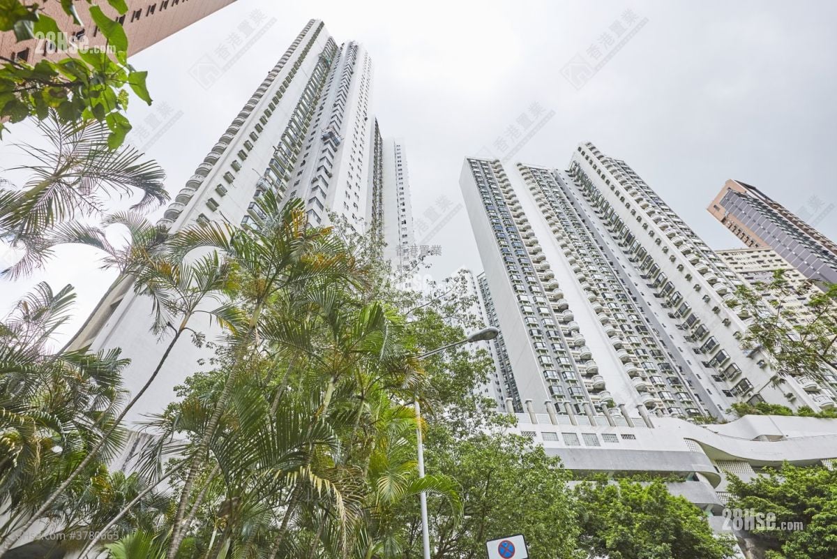 Beverly Hill Sell 4 Bedrooms , 3 Bathrooms 1,346 ft²