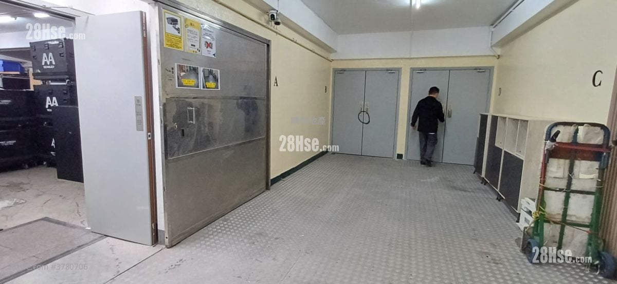 Shun Wai Industrial Building Rental Studio , 2 Toilets
