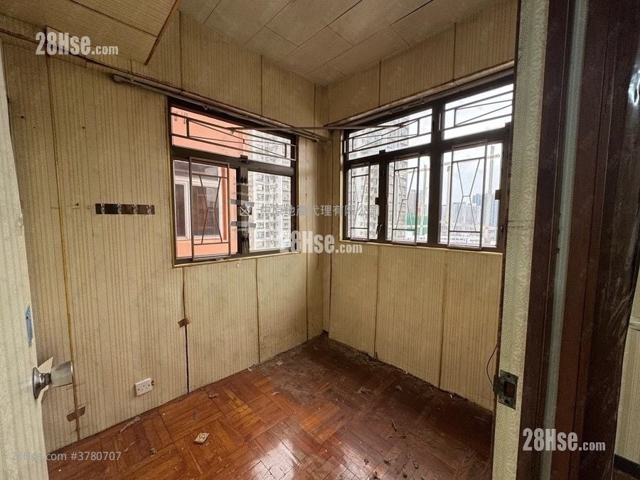 Shung Ling Building Sell 3 Bedrooms , 1 Bathroom 403 ft²