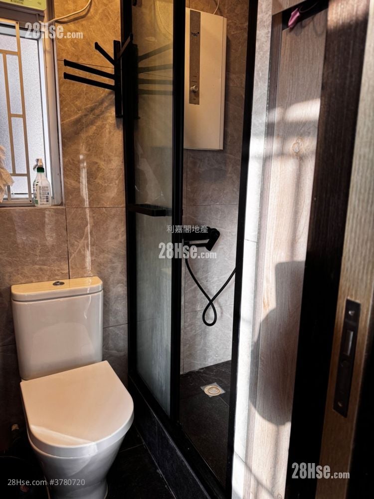 Tuen Mun Town Plaza Sell 2 Bedrooms 356 ft²