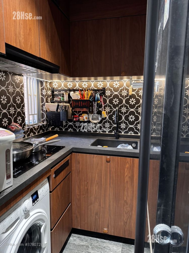 Tuen Mun Town Plaza Sell 2 Bedrooms 356 ft²