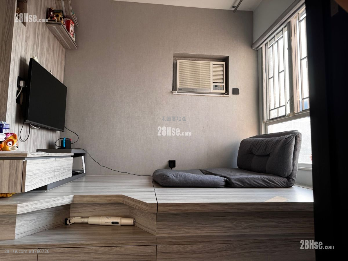 Tuen Mun Town Plaza Sell 2 Bedrooms 356 ft²