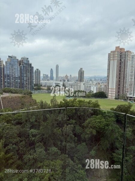 Homantin Hillside Rental 3 Bedrooms 960 ft²