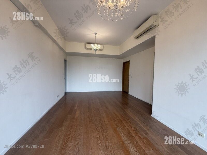 Homantin Hillside Rental 3 Bedrooms 960 ft²