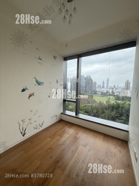 Homantin Hillside Rental 3 Bedrooms 960 ft²