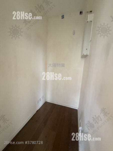 Homantin Hillside Rental 3 Bedrooms 960 ft²