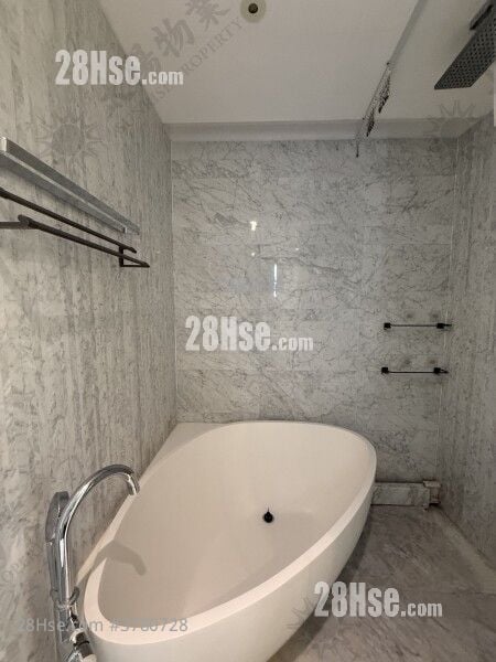 Homantin Hillside Rental 3 Bedrooms 960 ft²