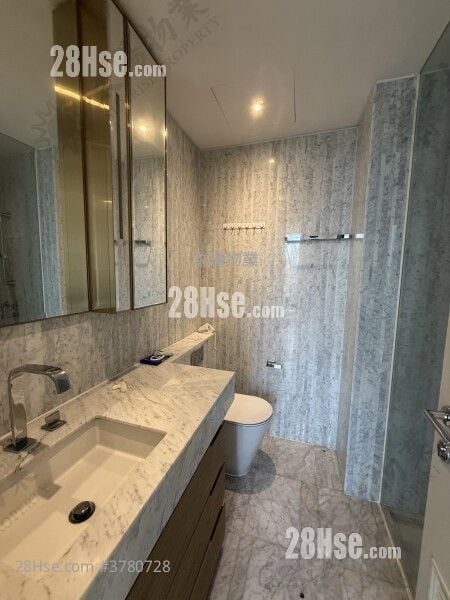 Homantin Hillside Rental 3 Bedrooms 960 ft²