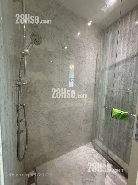 Homantin Hillside Rental 3 Bedrooms 960 ft²