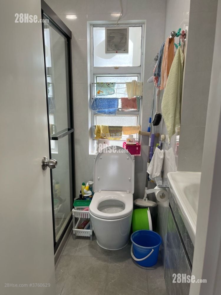 Sun Kwai Hing Gardens Sell 2 Bedrooms , 1 Bathroom 480 ft²