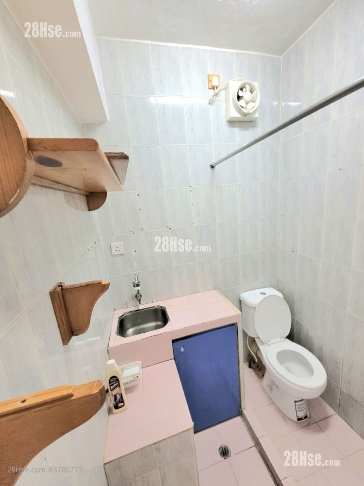 龍鳳大廈 租盤 130 平方呎