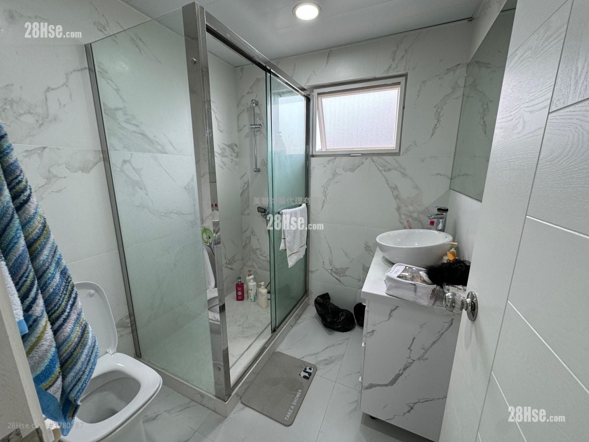 Fairview Park Sell 4 Bedrooms , 3 Bathrooms 915 ft²