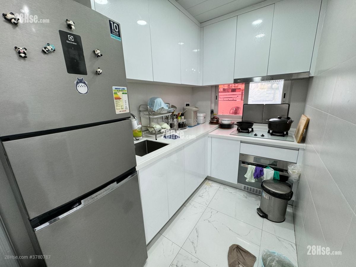 Fairview Park Sell 4 Bedrooms , 3 Bathrooms 915 ft²