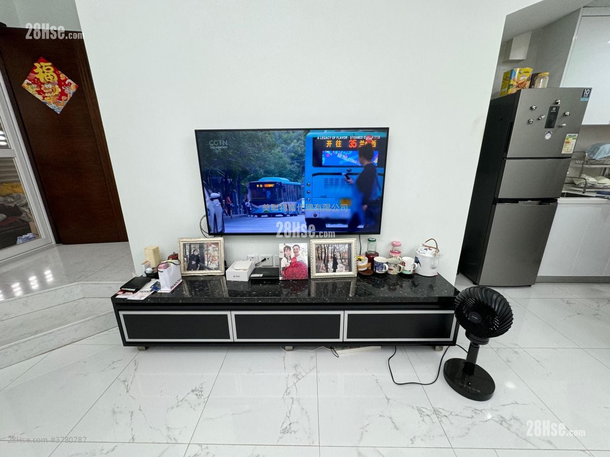 Fairview Park Sell 4 Bedrooms , 3 Bathrooms 915 ft²