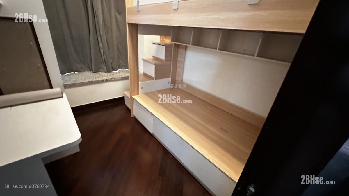 Mayfair By The Sea Rental 3 Bedrooms , 2 Bathrooms 670 ft²