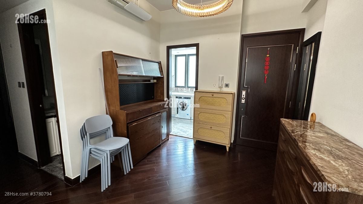 Mayfair By The Sea Rental 3 Bedrooms , 2 Bathrooms 670 ft²