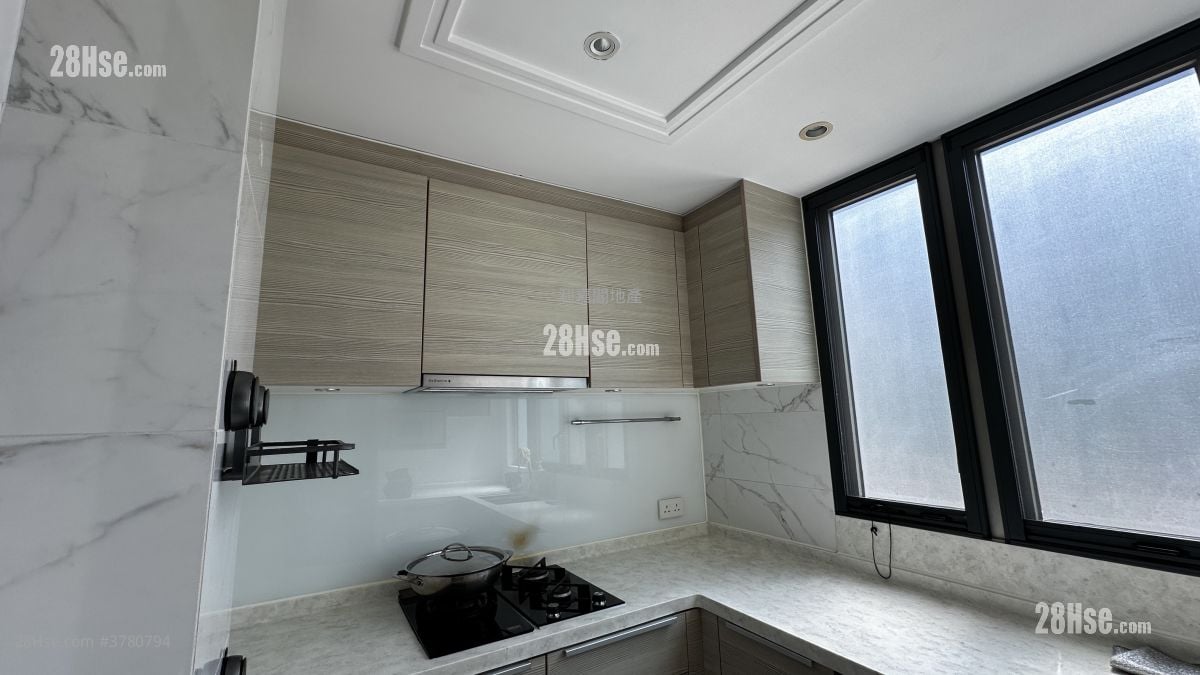 Mayfair By The Sea Rental 3 Bedrooms , 2 Bathrooms 670 ft²