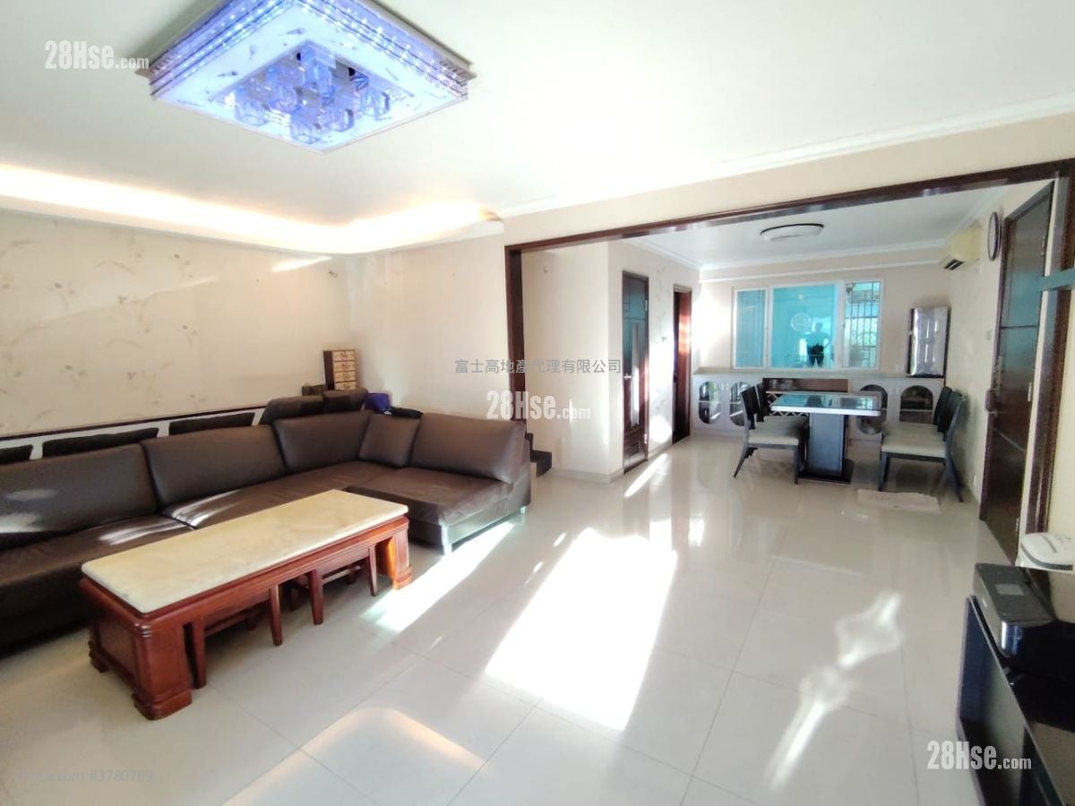 Fairview Park Sell 3 Bedrooms , 3 Bathrooms 1,395 ft²