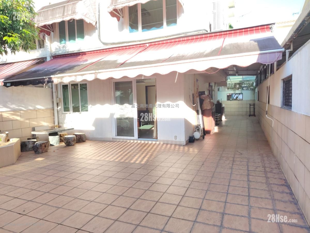 Fairview Park Sell 3 Bedrooms , 3 Bathrooms 1,395 ft²