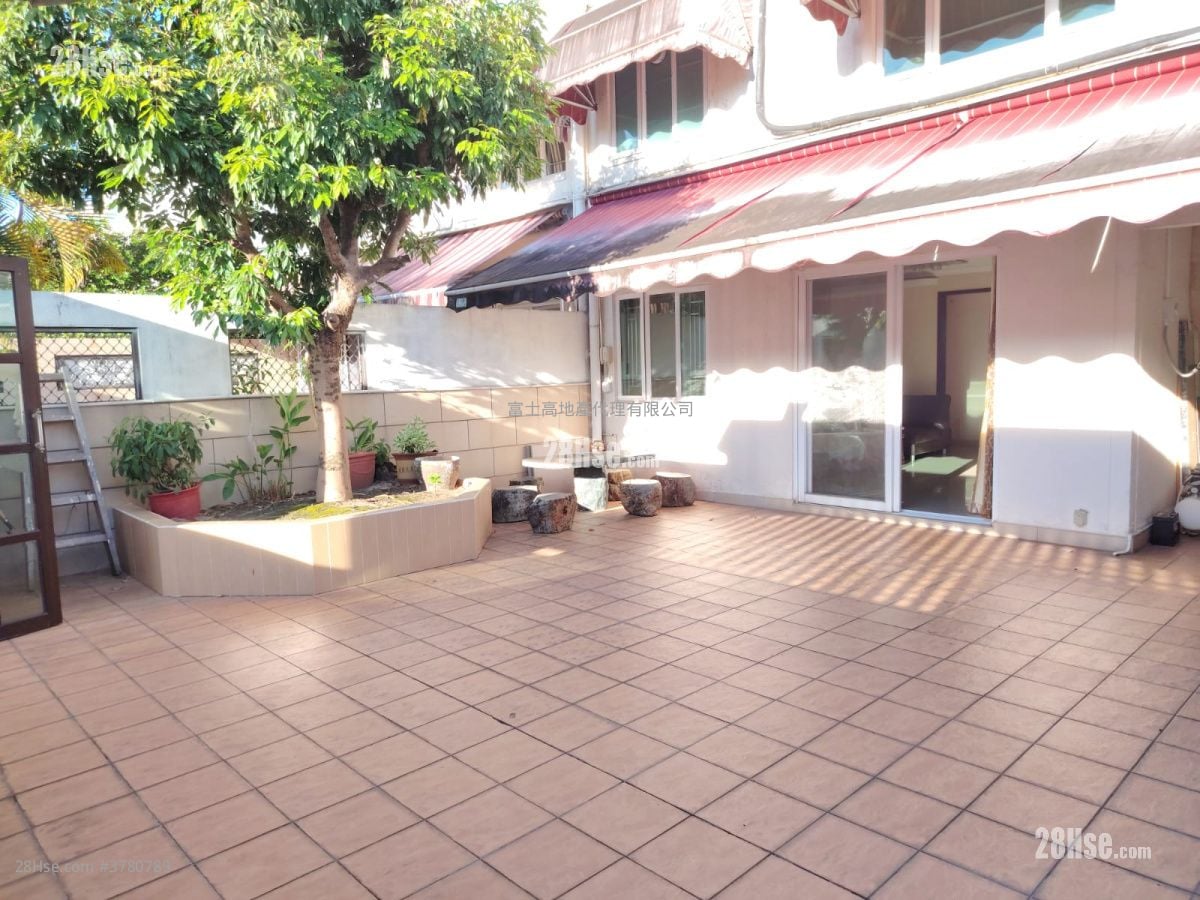 Fairview Park Sell 3 Bedrooms , 3 Bathrooms 1,395 ft²