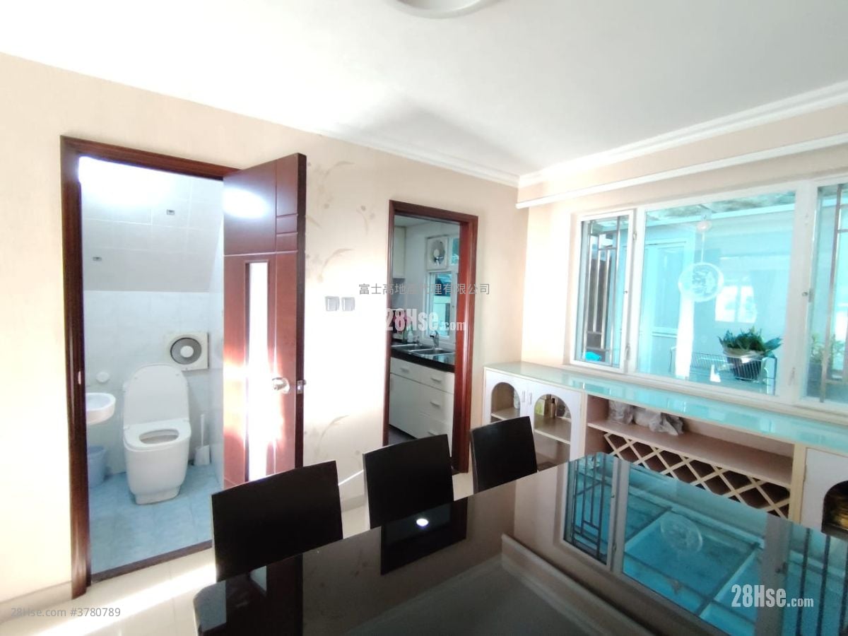 Fairview Park Sell 3 Bedrooms , 3 Bathrooms 1,395 ft²