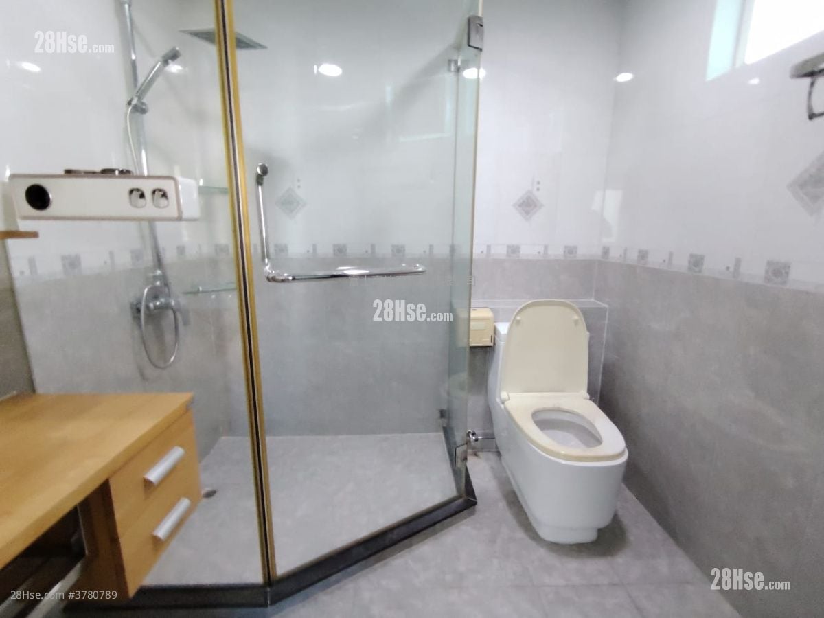 Fairview Park Sell 3 Bedrooms , 3 Bathrooms 1,395 ft²