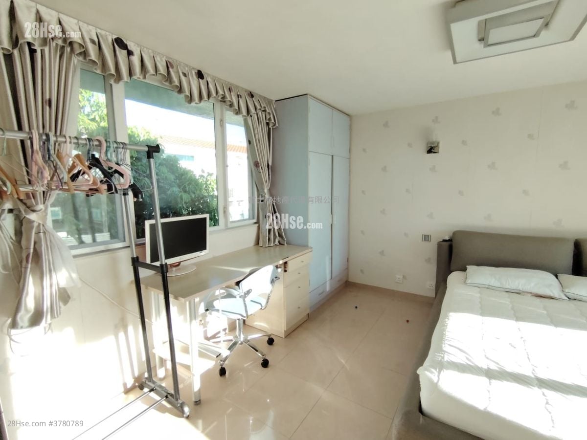 Fairview Park Sell 3 Bedrooms , 3 Bathrooms 1,395 ft²