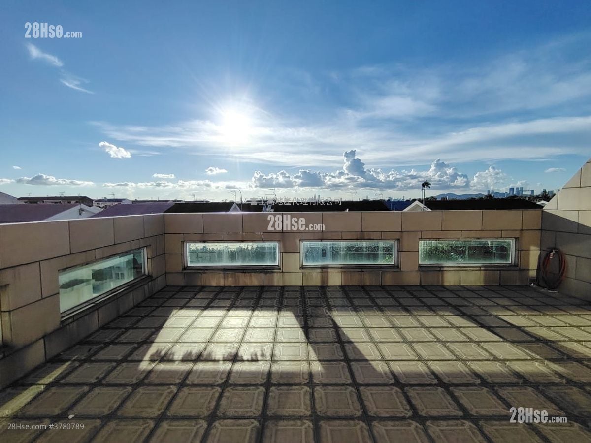 Fairview Park Sell 3 Bedrooms , 3 Bathrooms 1,395 ft²