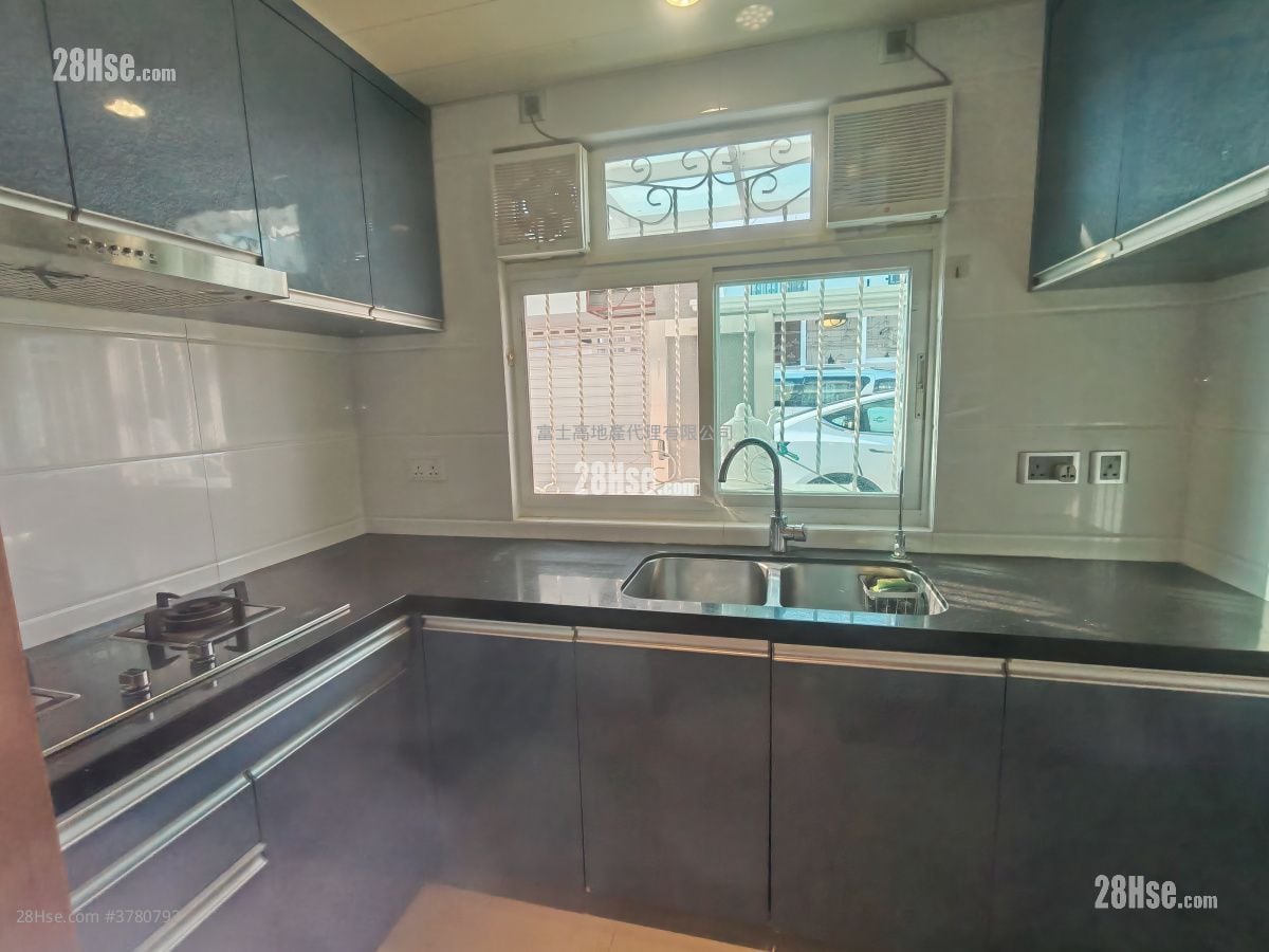 Fairview Park Sell 3 Bedrooms , 2 Bathrooms 848 ft²