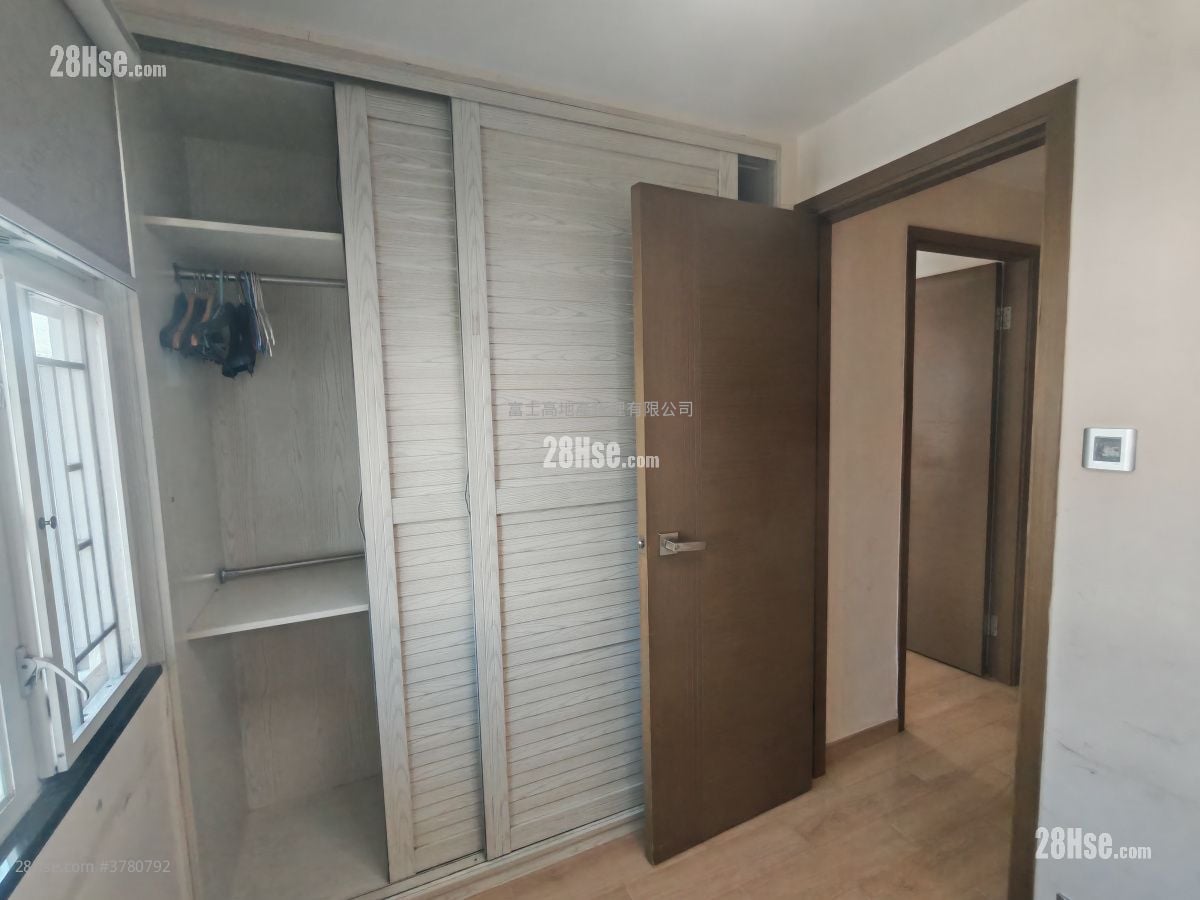 Fairview Park Sell 3 Bedrooms , 2 Bathrooms 848 ft²