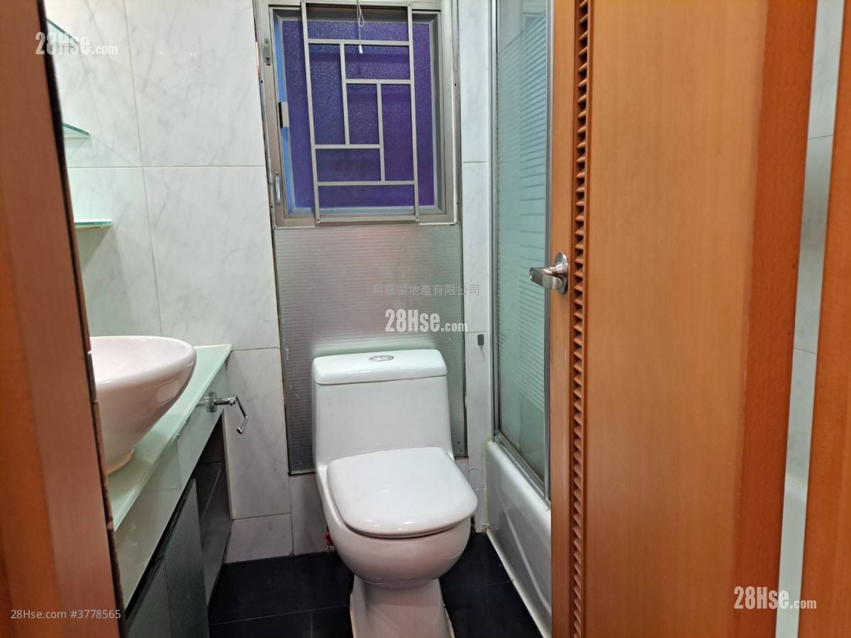 Yoho Town Sell 2 Bedrooms 393 ft²