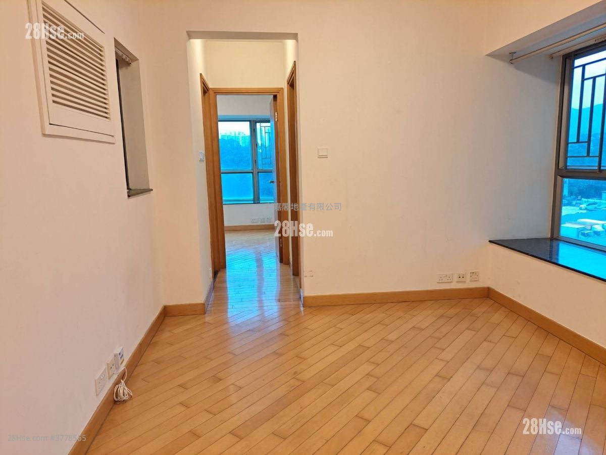 Yoho Town Sell 2 Bedrooms 393 ft²