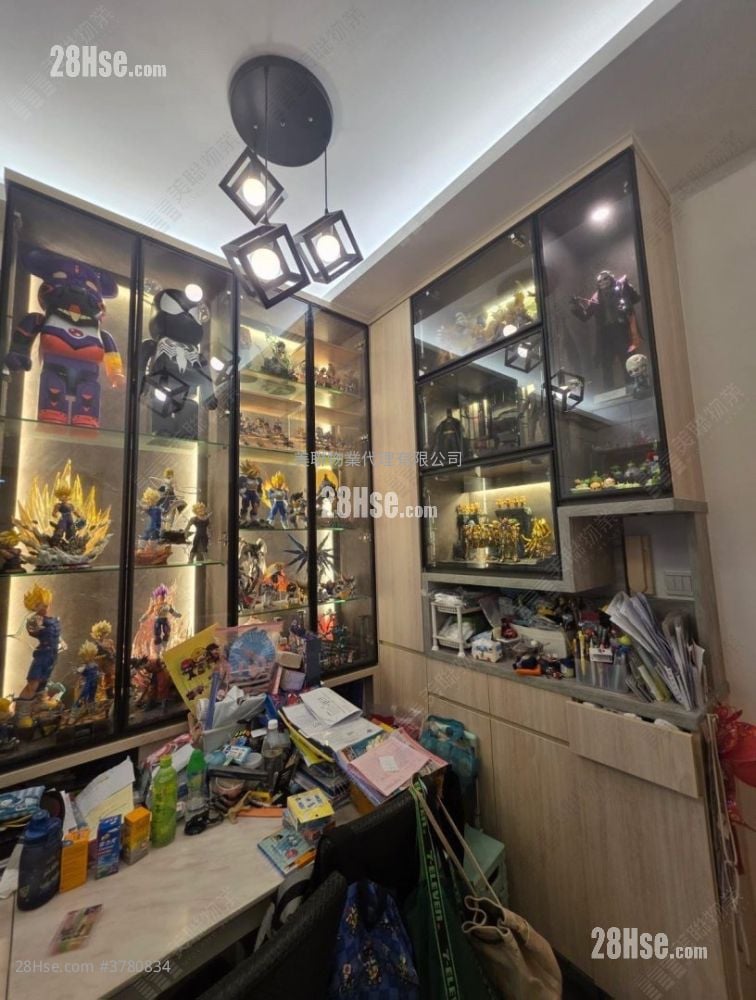 Indihome Sell 3 Bedrooms 538 ft²