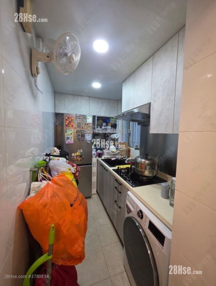 Indihome Sell 3 Bedrooms 538 ft²