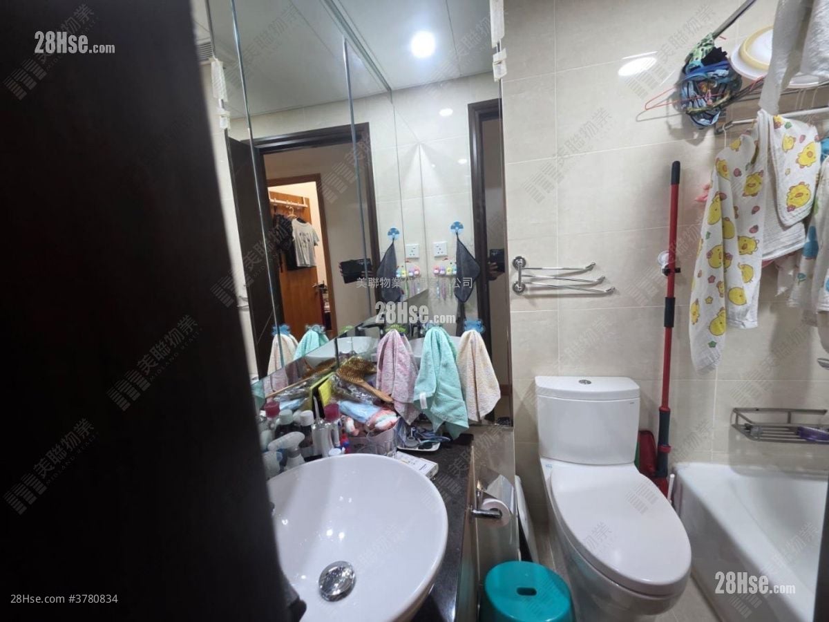 Indihome Sell 3 Bedrooms 538 ft²