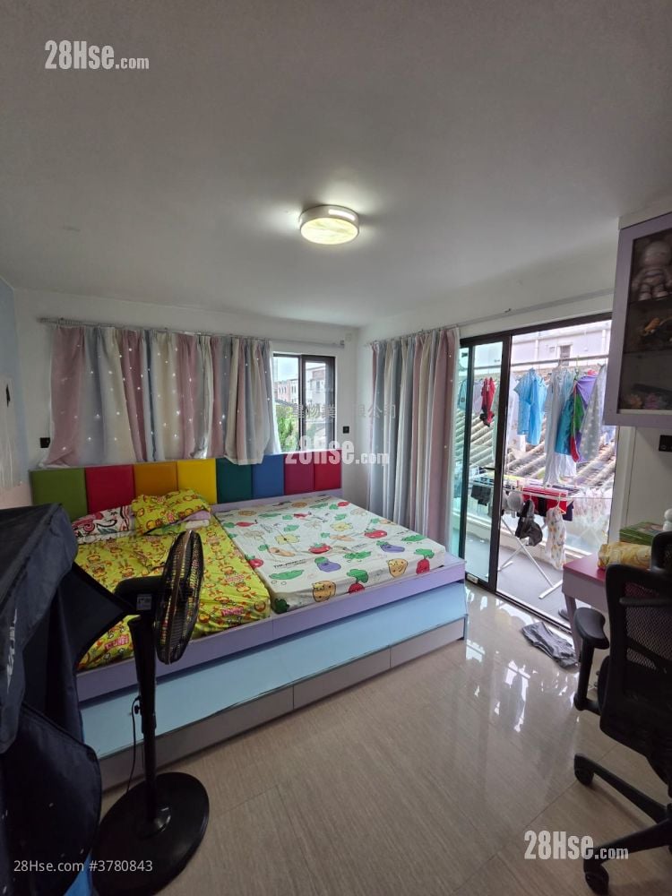 村屋 售盘 4 房 , 5+ 浴室 2,100 平方尺