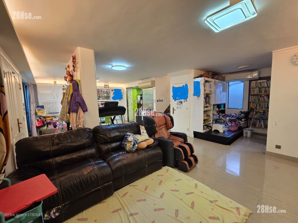 村屋 售盘 4 房 , 5+ 浴室 2,100 平方尺