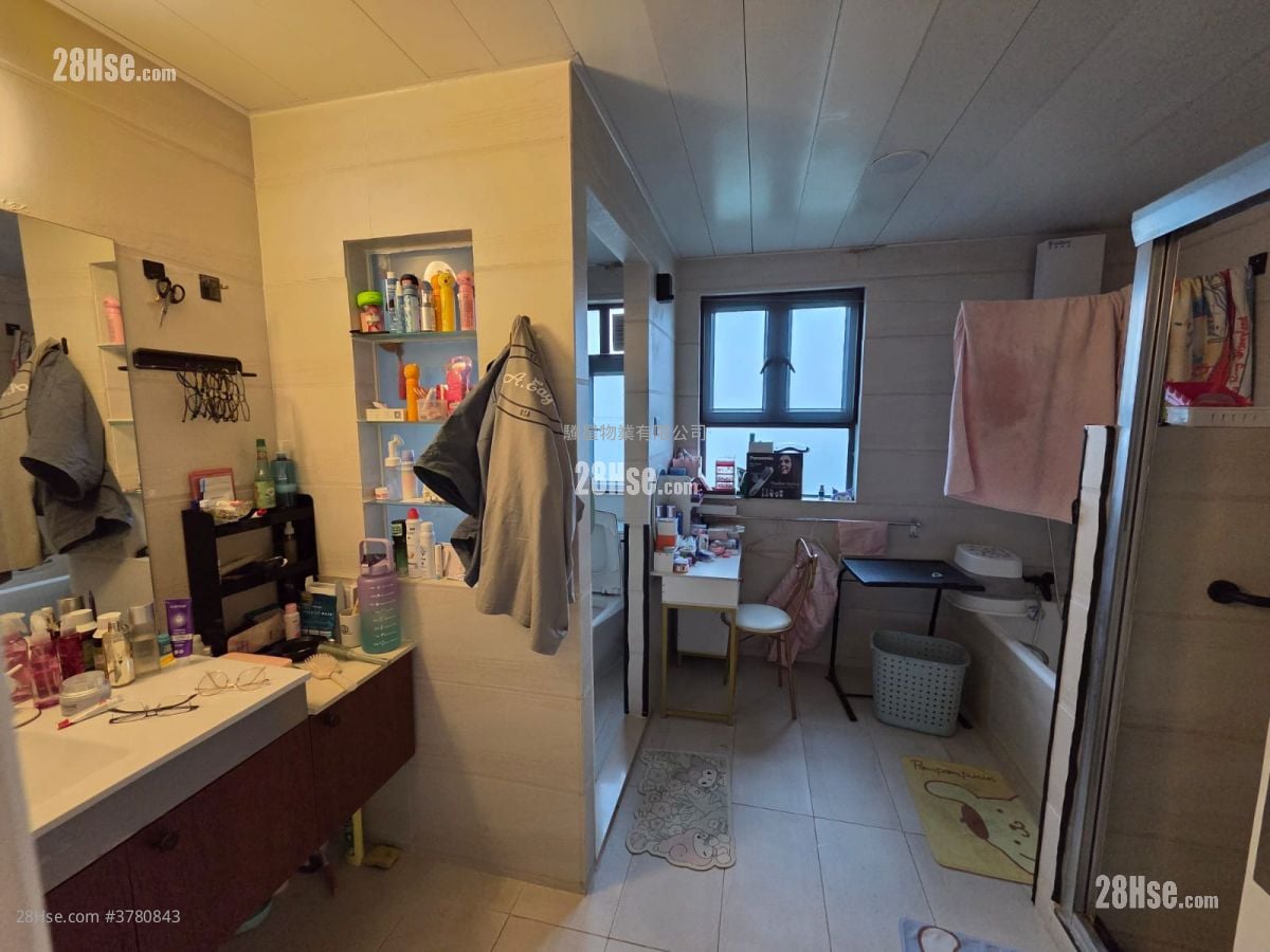 村屋 售盘 4 房 , 5+ 浴室 2,100 平方尺