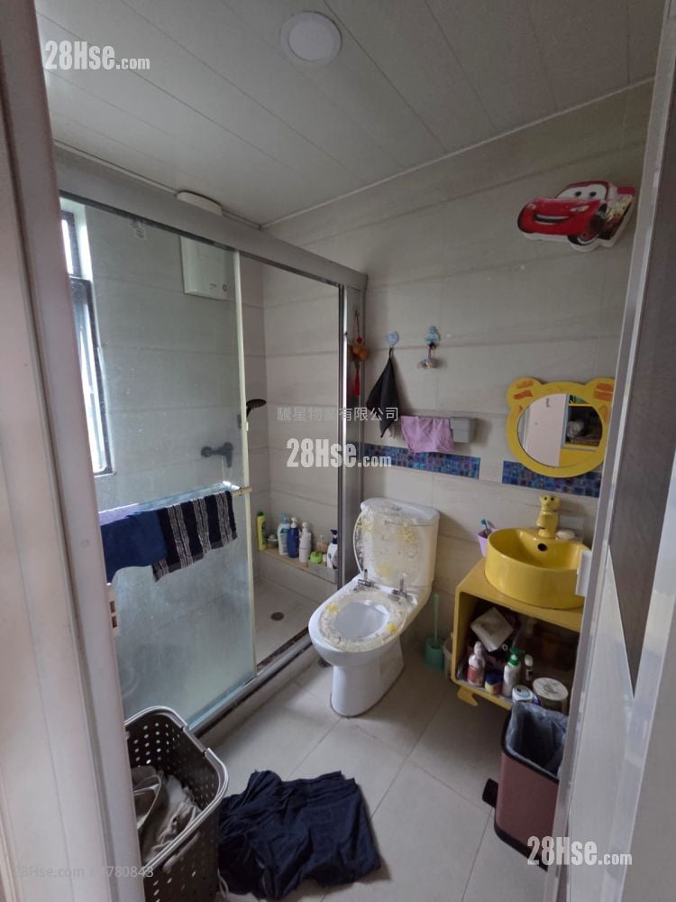 村屋 售盘 4 房 , 5+ 浴室 2,100 平方尺