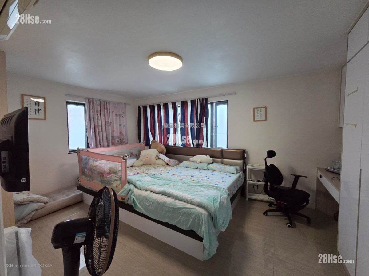 村屋 售盘 4 房 , 5+ 浴室 2,100 平方尺