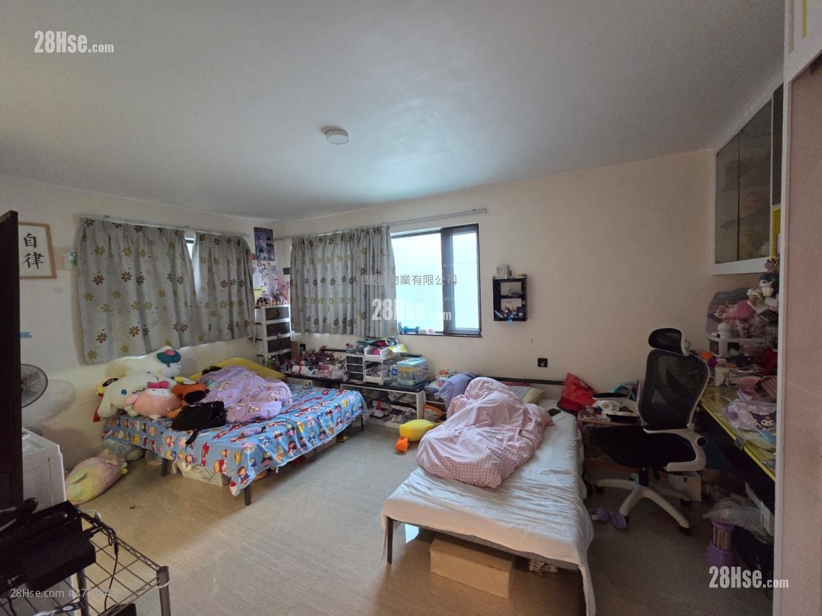 村屋 售盘 4 房 , 5+ 浴室 2,100 平方尺