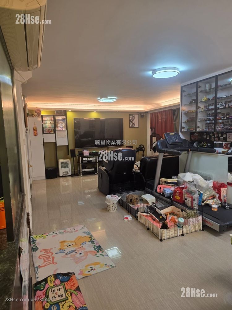 村屋 售盘 4 房 , 5+ 浴室 2,100 平方尺