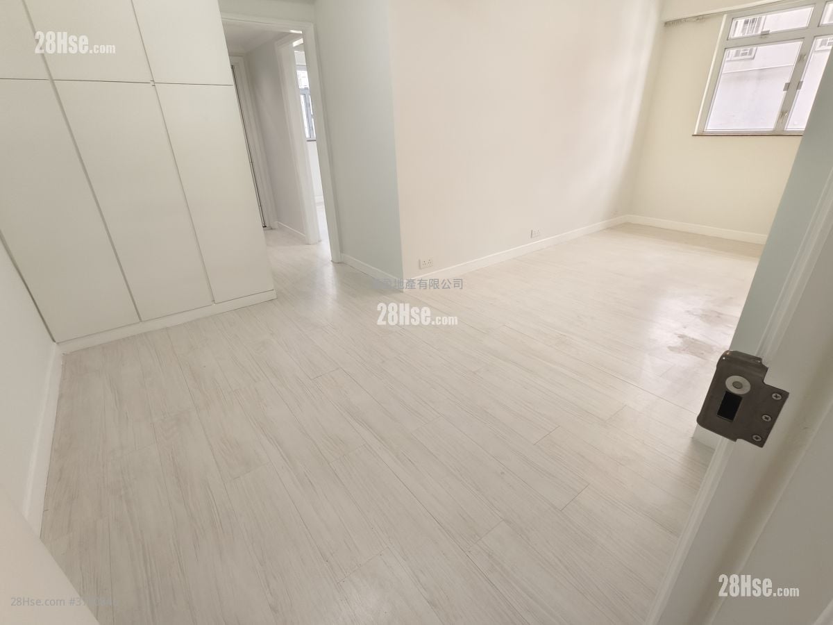 King's Lodge Sell 2 Bedrooms , 1 Bathroom 522 ft²