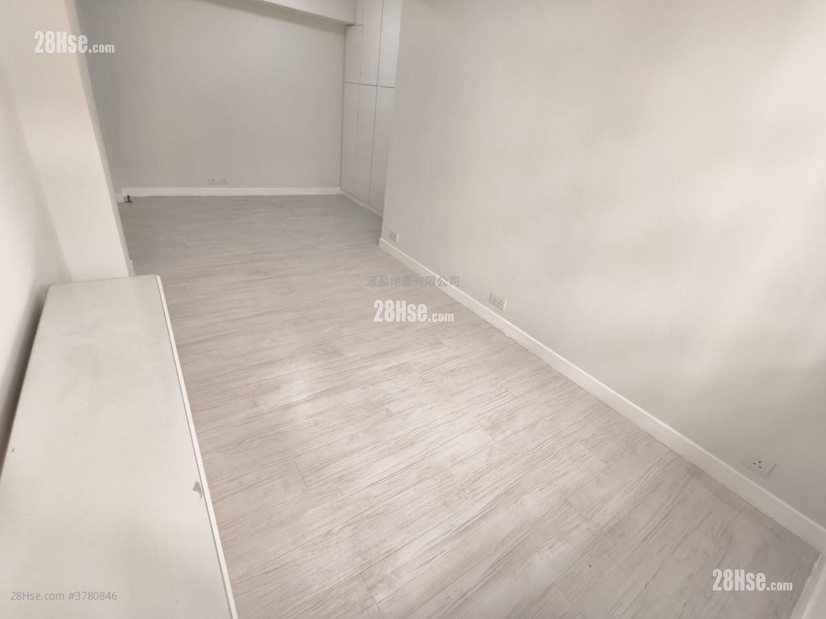 King's Lodge Sell 2 Bedrooms , 1 Bathroom 522 ft²