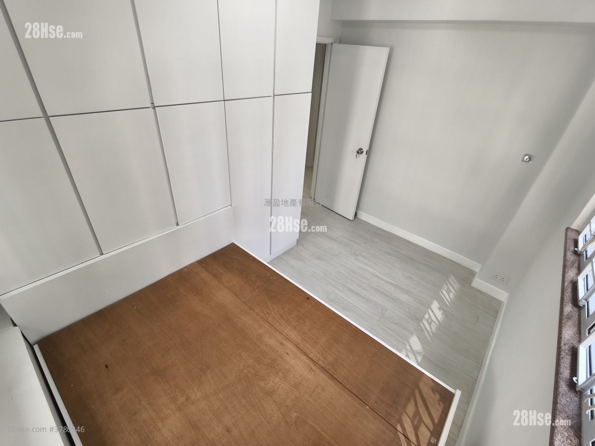 King's Lodge Sell 2 Bedrooms , 1 Bathroom 522 ft²