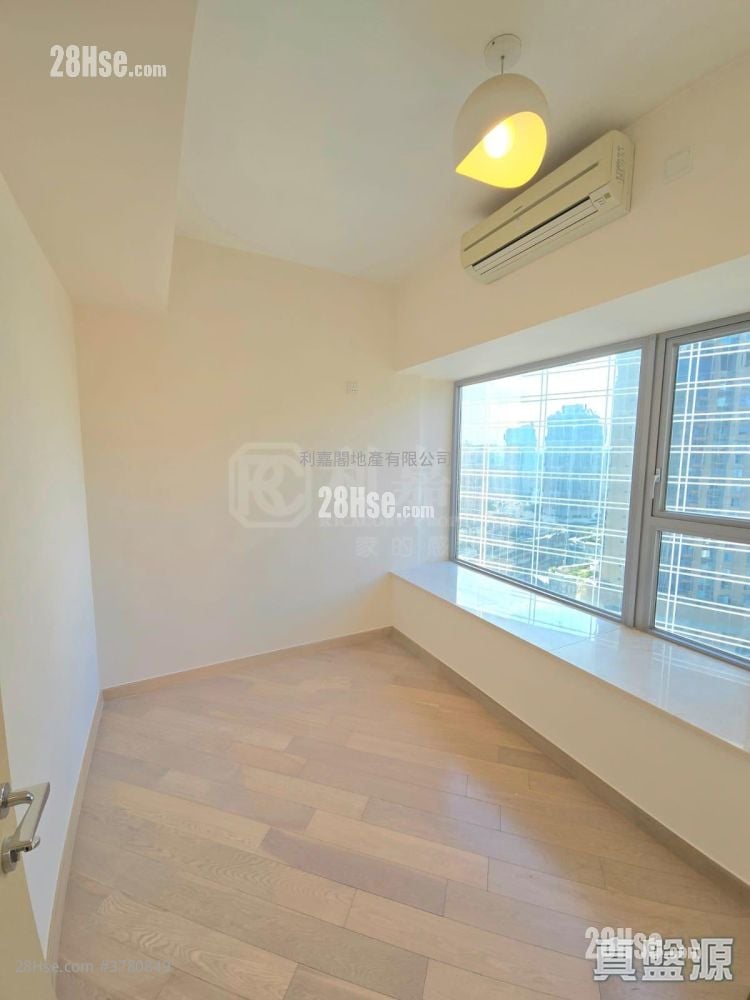 The Latitude Sell 4 Bedrooms , 3 Bathrooms 1,036 ft²