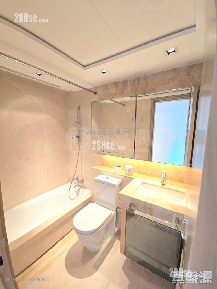 The Latitude Sell 4 Bedrooms , 3 Bathrooms 1,036 ft²